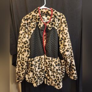 Leopard fuzzy sweatee